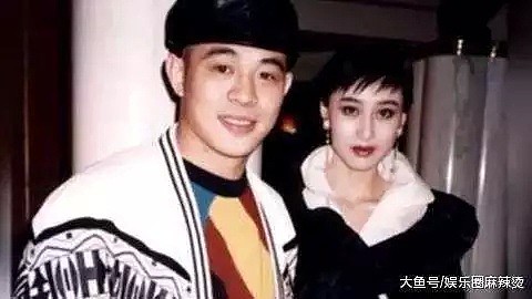 李连杰近照曝光，光头驼背行动“不便”，老婆利智身材依旧动人（组图） - 7