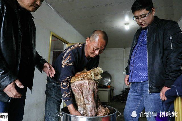 中国农民捡“胶状物”养蛤蟆 结果竟是百万宝贝（组图） - 10