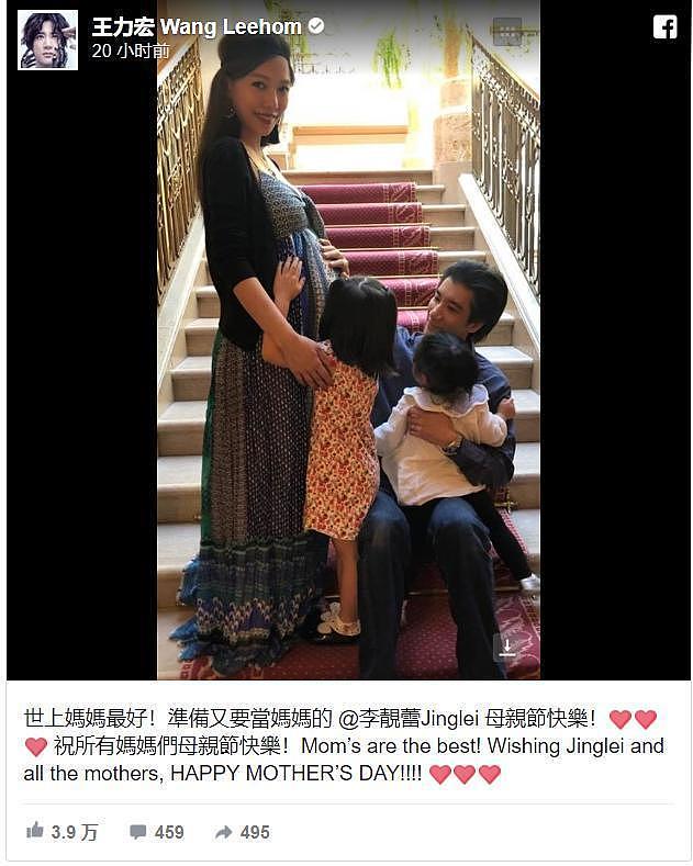 王力宏老婆5年生3胎，挺孕肚在机场排队，身上还背着2个包