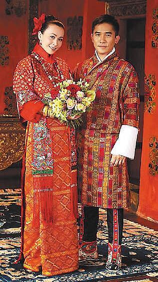 梁朝伟与刘嘉玲整整结婚10年，念念不忘、情有独钟的却不是爱妻