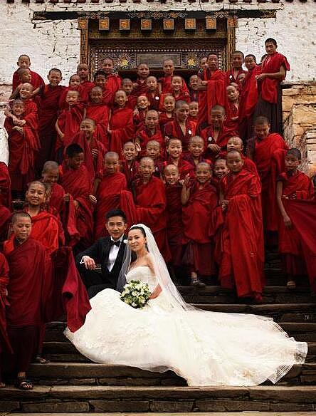 梁朝伟与刘嘉玲整整结婚10年，念念不忘、情有独钟的却不是爱妻
