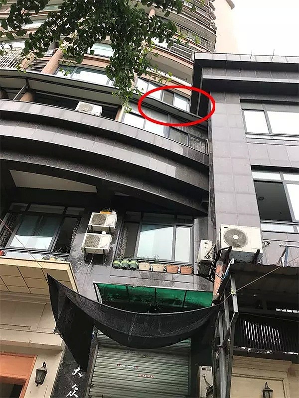 现场监控曝光！杭州3岁男孩6楼坠下，楼下一群快递小哥撑起床单！（视频/组图） - 2
