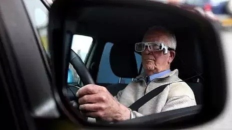 澳洲90岁老爷爷开车，一个动作比杀手还吓人... 年纪太大了该不该开车？回答让网友们炸了...（组图） - 38