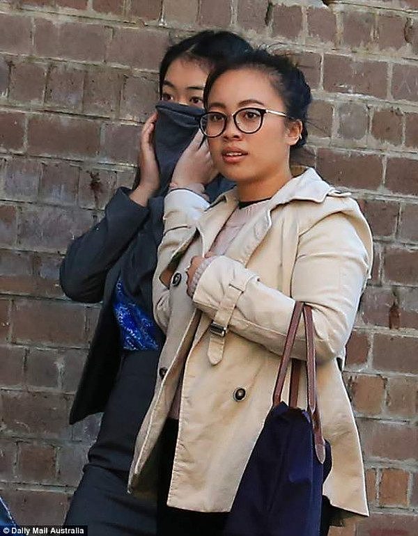 惊！悉尼19岁亚裔女为贩毒拼了！200颗摇头丸竟藏避孕套内！庭外围巾遮脸（组图） - 4