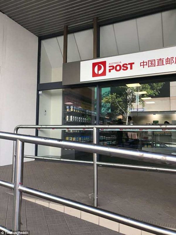 4BDEFBA300000578-5693561-An_Australia_Post_store_in_Chatswood_Sydney_appears_to_be_cashin-a-40_1525489418739.jpg,0