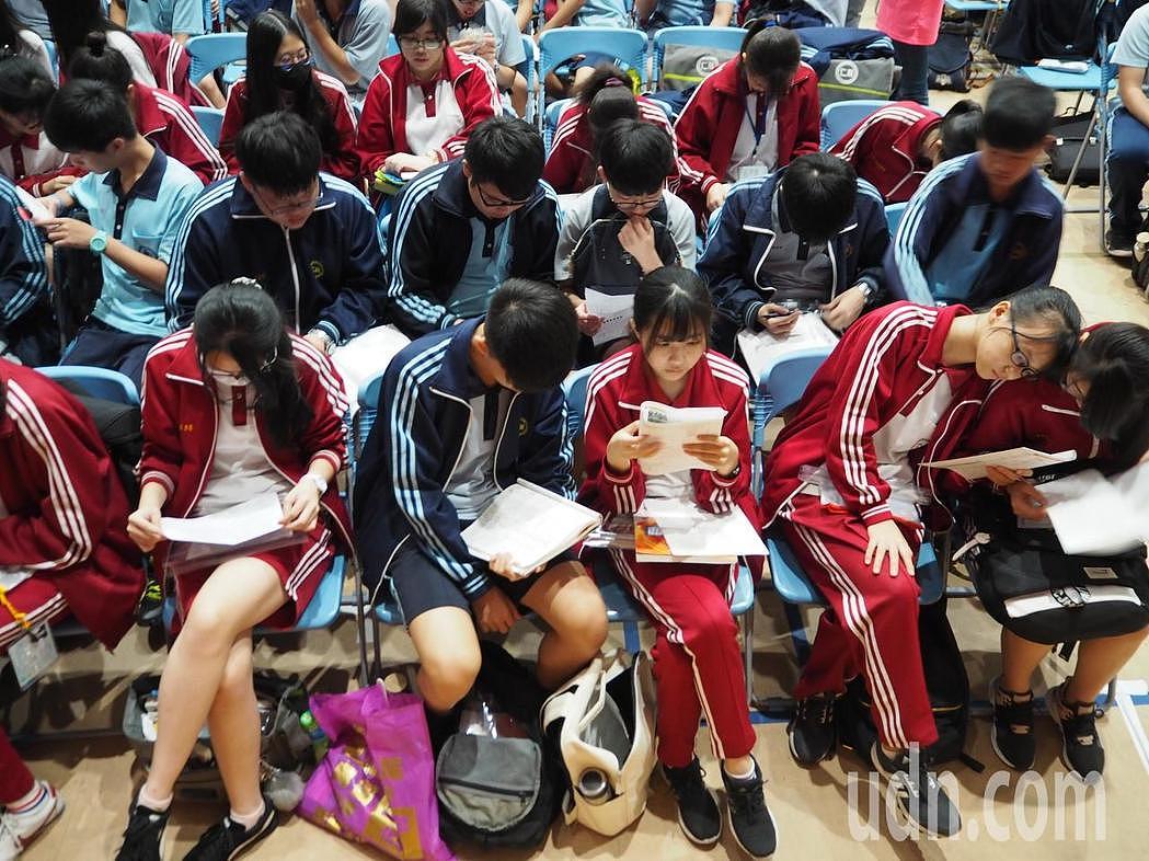 台湾多所名校申请大陆高校学生暴涨，多名校长遭当局关切（组图） - 1