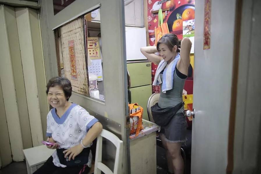 这位香港女搬运工火了：看到货车载满货，就好像被我征服了！（组图） - 6