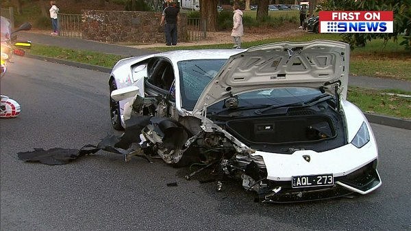 墨尔本街头发生惨烈车祸！兰博基尼被撞到面目全非 车主侥幸逃过一劫（组图） - 2