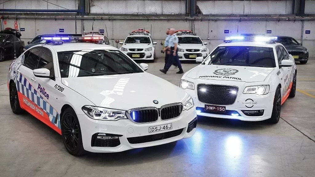 澳洲警察开着宝马来追你！V8涡轮增压有wifi的特别版，就问你还敢不敢违章? - 2