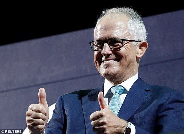 4CAA5AD500000578-5775817-Thumbs_up_for_Turnbull_Australia_s_Prime_Minister_Malcolm_Turnbu-a-79_1527391149903.jpg,0