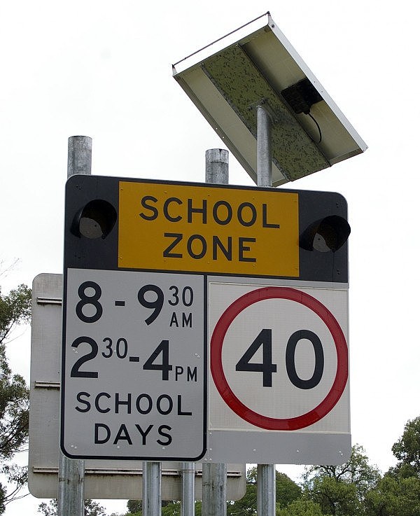 School_Zone_sign.jpg,0
