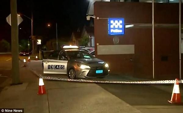 震惊！悉尼Ashfield出租车司机警局旁被刺，头部中刀，劫匪竟是妙龄女！（组图） - 1