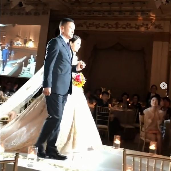 这位“男神制造机”结婚了！婚礼竟引发了网友集体回忆青春...（组图） - 1