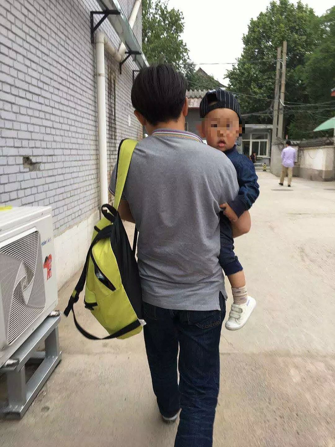 北京奔驰外籍员工儿子玩无人机砸伤幼童，肇事方父亲：无力承担（组图） - 2