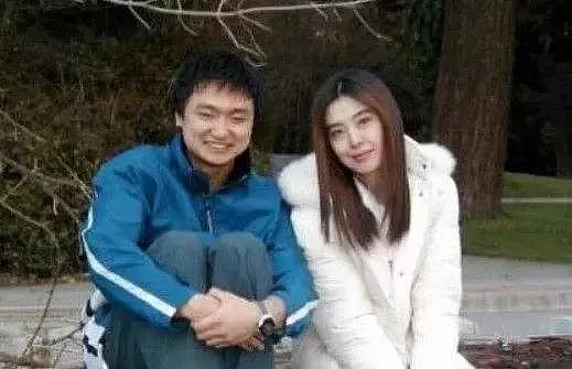 林青霞64岁已成外婆王祖贤51岁至今未婚，身边有个小她19岁的男生