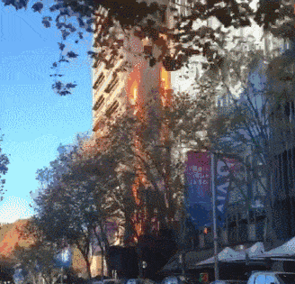 悉尼CBD失火烈焰熊熊！近百消防员赶往扑救，周边交通一度瘫痪（视频 / 组图） - 3