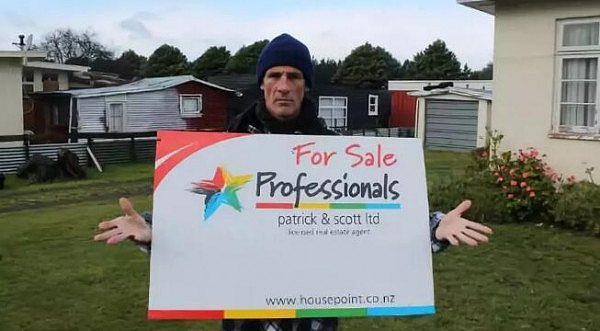 崩溃！新西兰小哥买房5年后，却意外发现自己不是屋主，警察还要将其没收！（组图） - 1
