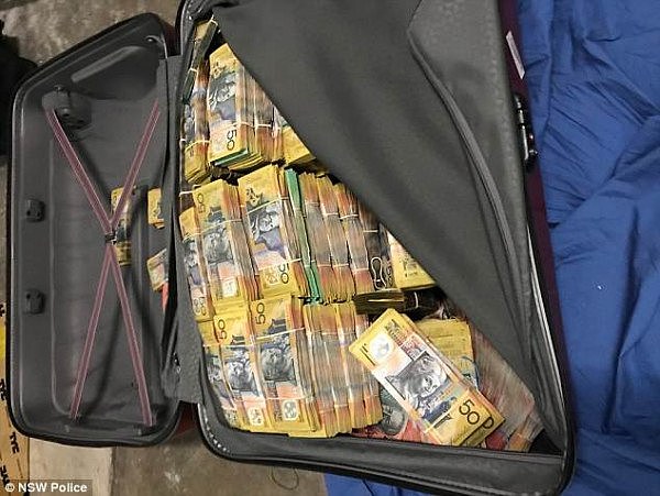 悉尼机场上演惊险一幕！33岁毒枭拒捕袭警！警方查获$275万现金及枪支（视频/组图） - 3