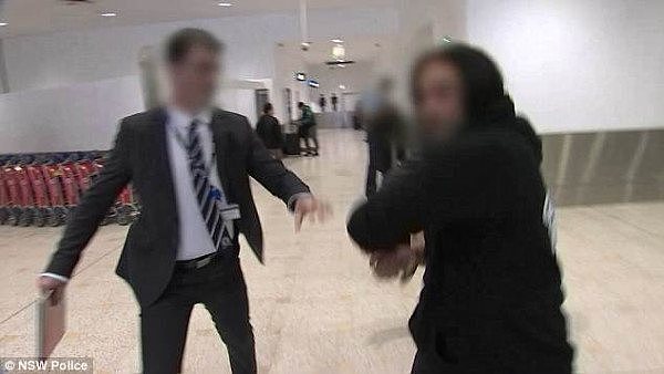 悉尼机场上演惊险一幕！33岁毒枭拒捕袭警！警方查获$275万现金及枪支（视频/组图） - 7