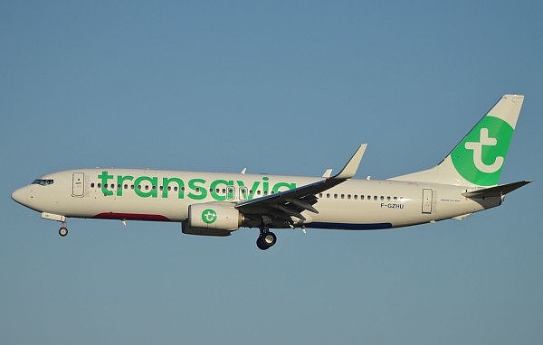 Boeing_737-8K2_Transavia_F-GZHU_(23320502081).jpg,0