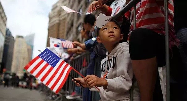 海外华人可以回国“躺着上清华北大”，黄皮肤洋护照留学生引发争议（组图） - 14