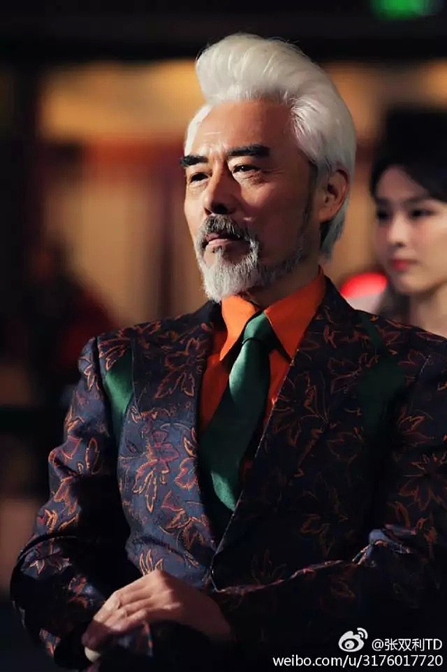 被65岁的大叔帅哭了！他演了一辈子配角，却是中国最会穿衣服的男人！（组图/视频） - 30