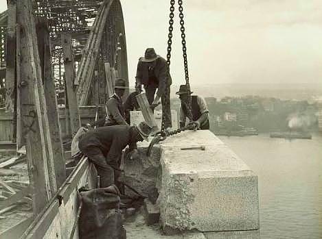 未解之谜！悉尼海港大桥水泥墩里竟封着16个男人！他们究竟是谁，真相太惊人！（组图） - 22