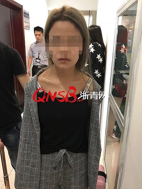 深夜宾馆内一对男女发生纠纷，女方三个“姐姐”拎着棍子来帮忙