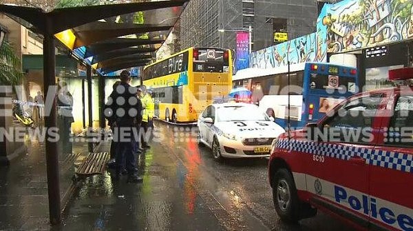 突发！悉尼Wynyard火车站外爆血案！男子等公交时当街被捅，凶手已被逮捕！ - 3