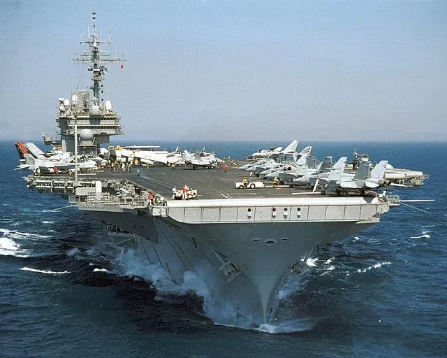 美军考虑派军舰通过台湾海峡，中方回应（组图） - 3