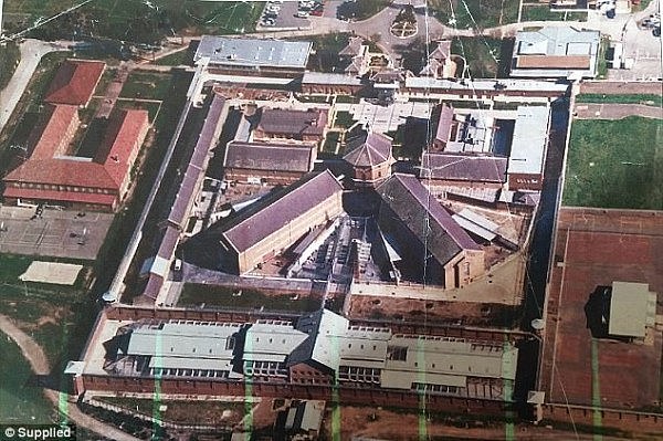 2AB67C6D00000578-3168991-An_aerial_view_of_Goulburn_prison_which_opened_in_1884_showing_t-a-259_1437544108471.jpg,0