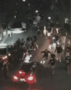 布里斯本发生大规模骚乱！300多人在街头互殴，警员介入后遇袭！数十人被逮捕（组图 / 视频） - 4