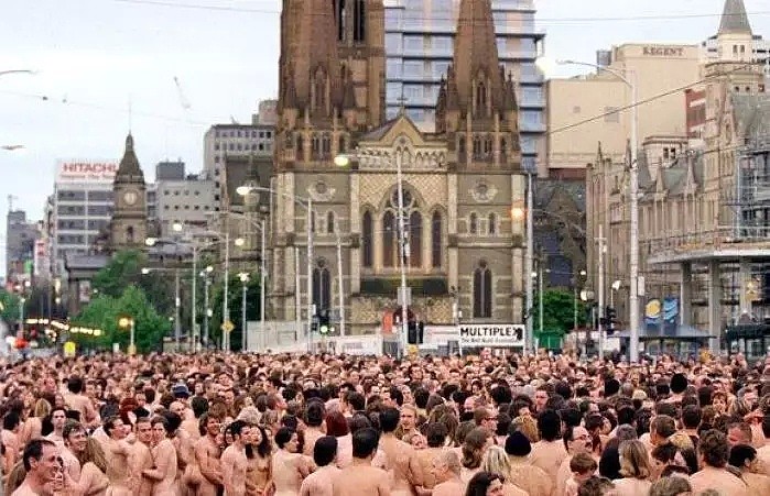 用不了多久！将有几万人，脱光衣服，一丝不挂趴在澳洲各大著名景点！（组图） - 1
