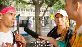 悉尼90后中国留学生创作“中国说唱”，惊艳路人！ 有人陶醉有人尬舞，还有白人美女惊呼：“我想学中文！”（视频/动图） - 11