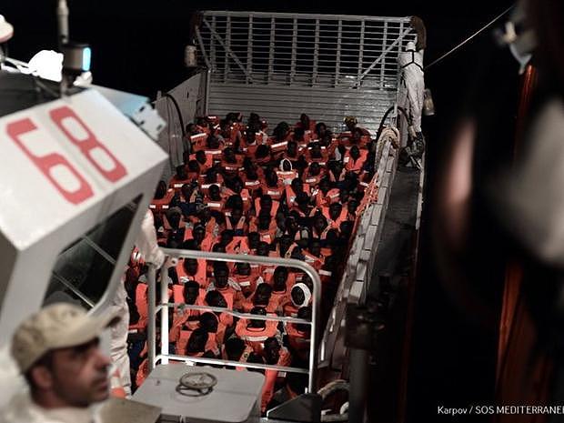 不再低头！意大利新政府拒收629人难民船：以后都这样（组图） - 1