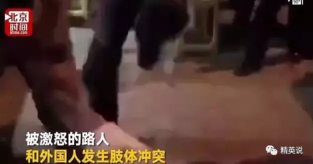 外国人当街调戏中国女孩遭路人群殴，混迹在中国的洋垃圾为何如此嚣张（组图） - 3