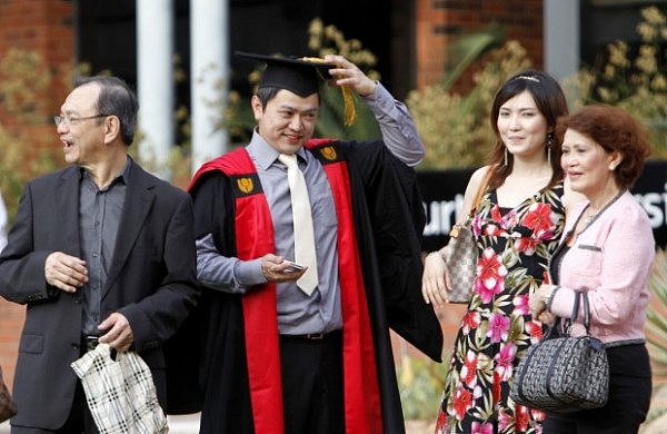 澳洲政府警告：别再依赖中国留学生，有危险！国际生在这个方面，竟直接“碾压”本地学生...（组图） - 1