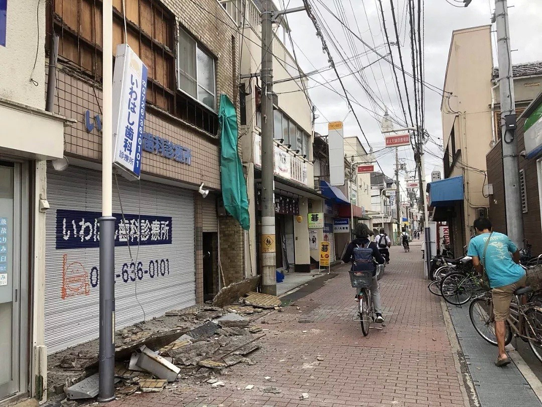 大阪6.1级地震！交通瘫痪17万户停电，现场一片狼藉，日本人却淡定的吓人（视频/组图） - 18