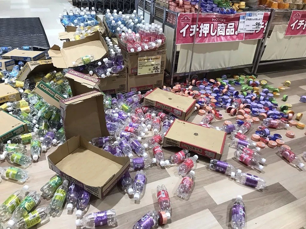 大阪6.1级地震！交通瘫痪17万户停电，现场一片狼藉，日本人却淡定的吓人（视频/组图） - 29