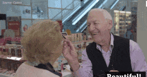 澳洲商店出现了一位80岁老大爷，当他开始化妆，所有人都泪奔了... - 24