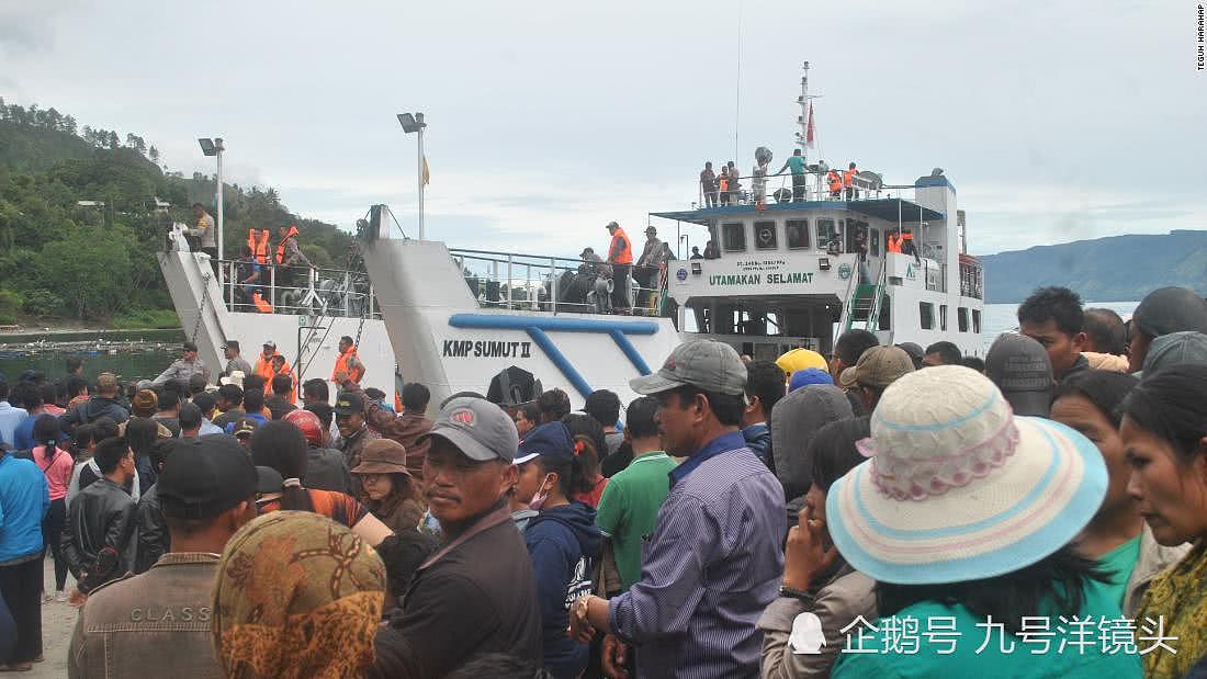 印尼沉船事故200人恐全遇难，绝望的家属聚在岸边悲痛大哭（组图） - 7