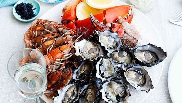 34_Seafood-platter-with-three-sauces.jpg,0