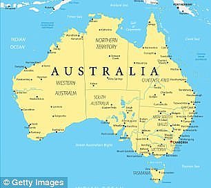 一个蛋敲出“澳洲”！男子煎蛋形似澳洲地图，蛋黄是乌鲁鲁，但网友却发现...（图） - 2