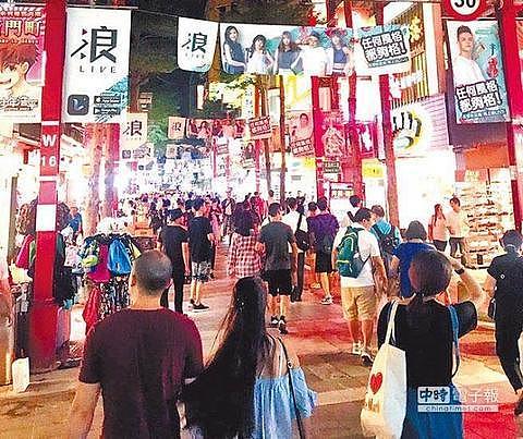 连微信记录都要看？台当局严审陆客赴台 台旅游业者吁：给条活路