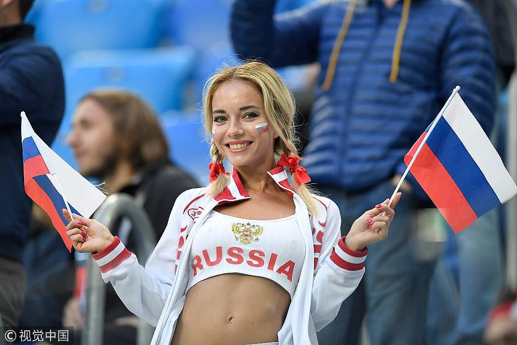世界杯有几多“骚浪贱”？俄罗斯靓妹狂吻陌生人意乱情迷（组图/视频） - 2