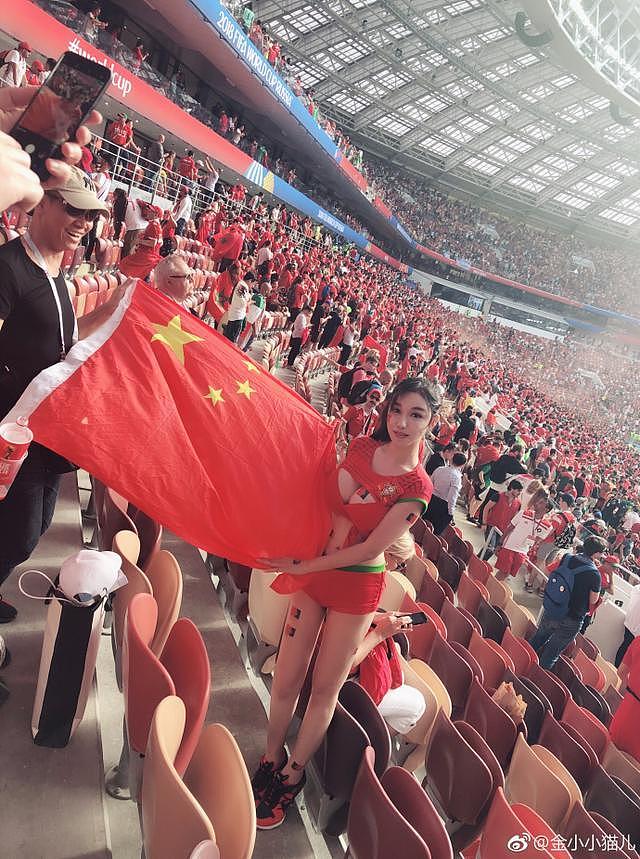 世界杯又一“中国乳神”爆红！国旗刻在胸前展示，连外国人也看直（组图） - 4