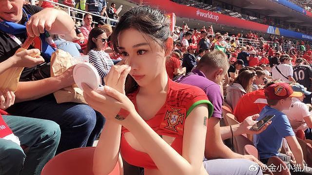 世界杯又一“中国乳神”爆红！国旗刻在胸前展示，连外国人也看直（组图） - 5