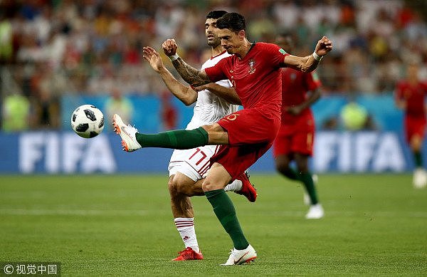 伊朗球迷骚扰奏效?C罗点球被扑出 葡萄牙战平（组图） - 2