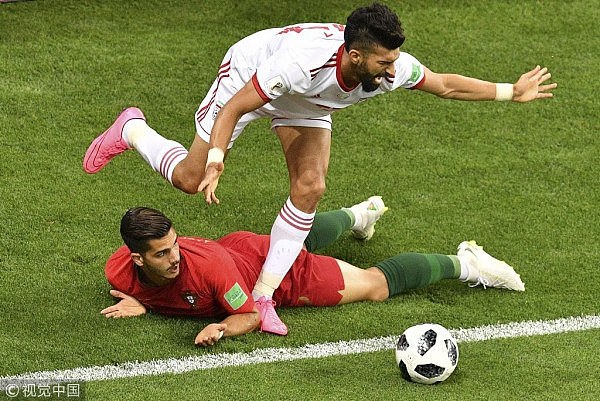 伊朗球迷骚扰奏效?C罗点球被扑出 葡萄牙战平（组图） - 34