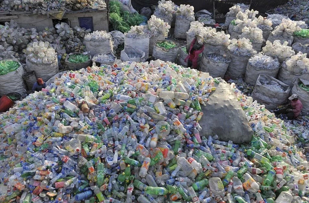 中国拒绝做“世界垃圾场”之后，“世界要窒息在废塑料里了！”（组图） - 1